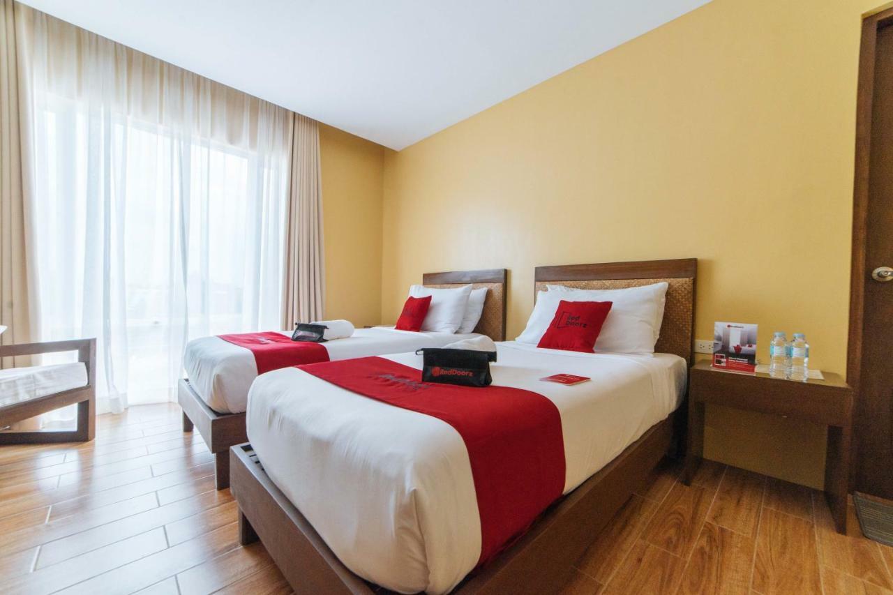 Reddoorz Premium Near Health Centrum Banica Roxas Exterior foto