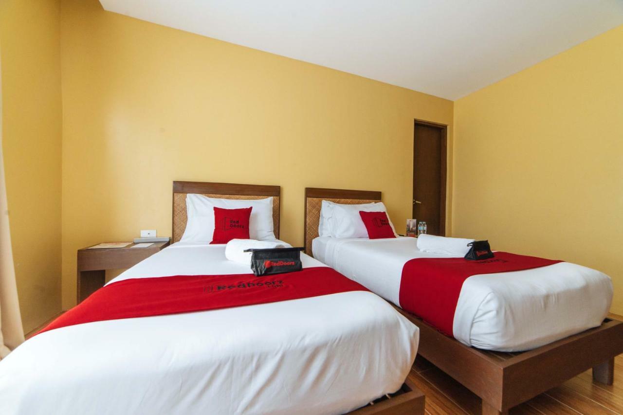 Reddoorz Premium Near Health Centrum Banica Roxas Exterior foto